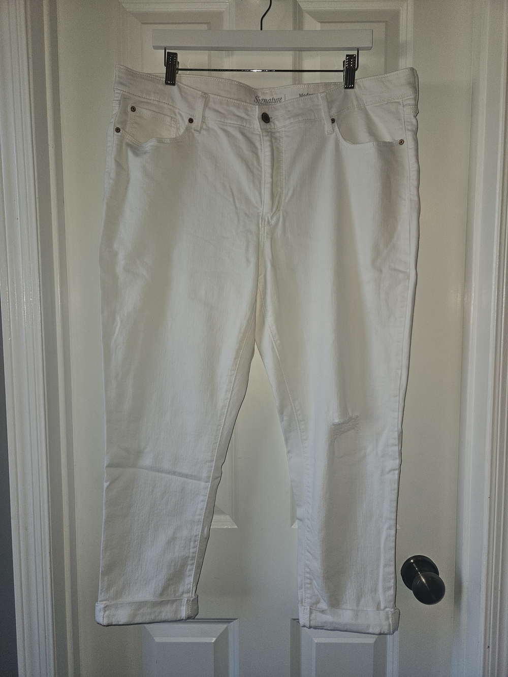 Signature by Levi Strauss Modern Slim Boyfriend Jeans In White, Cropped Size 20W
